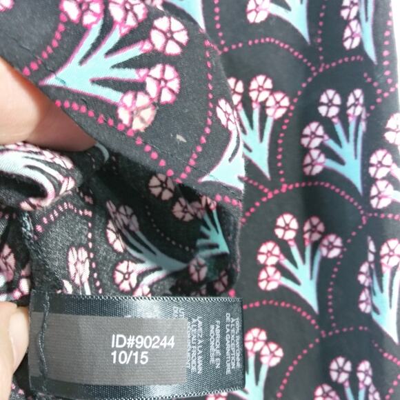 Express Black Floral Blouse Button Front Size Small - Picture 7 of 8